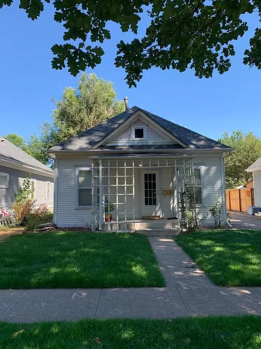 330 E Plum St Photo 1