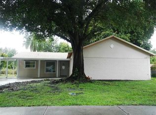 8830 Oak Cir, Tampa, FL 33615