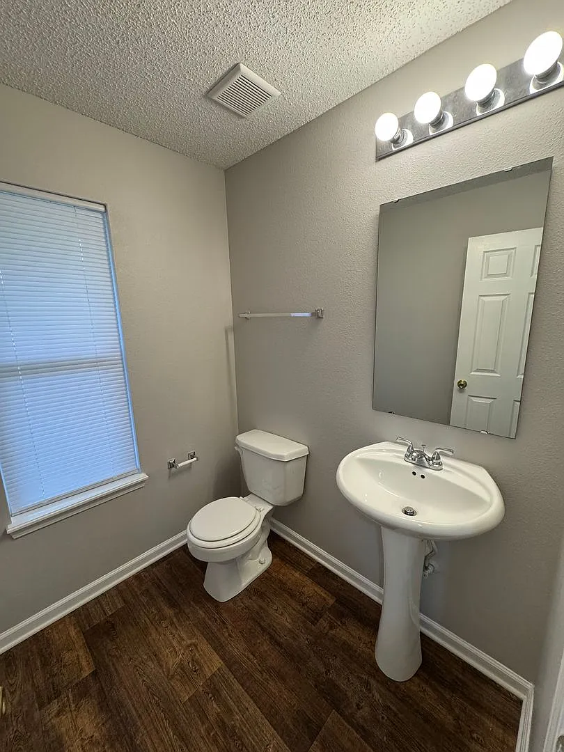 Avon - 3 BR home with loft — Photo 3