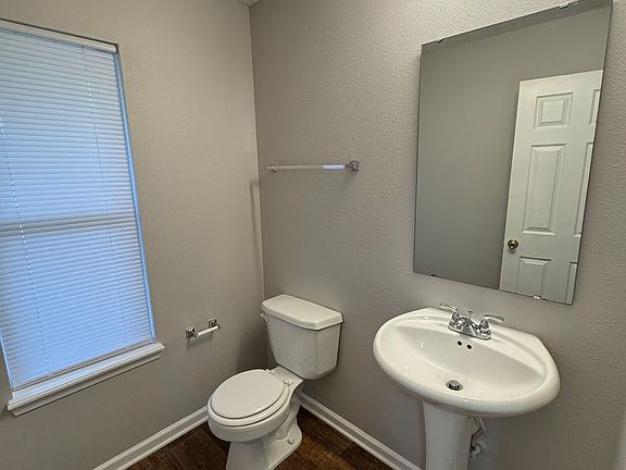 3rd image of 644 Springtree Ln
