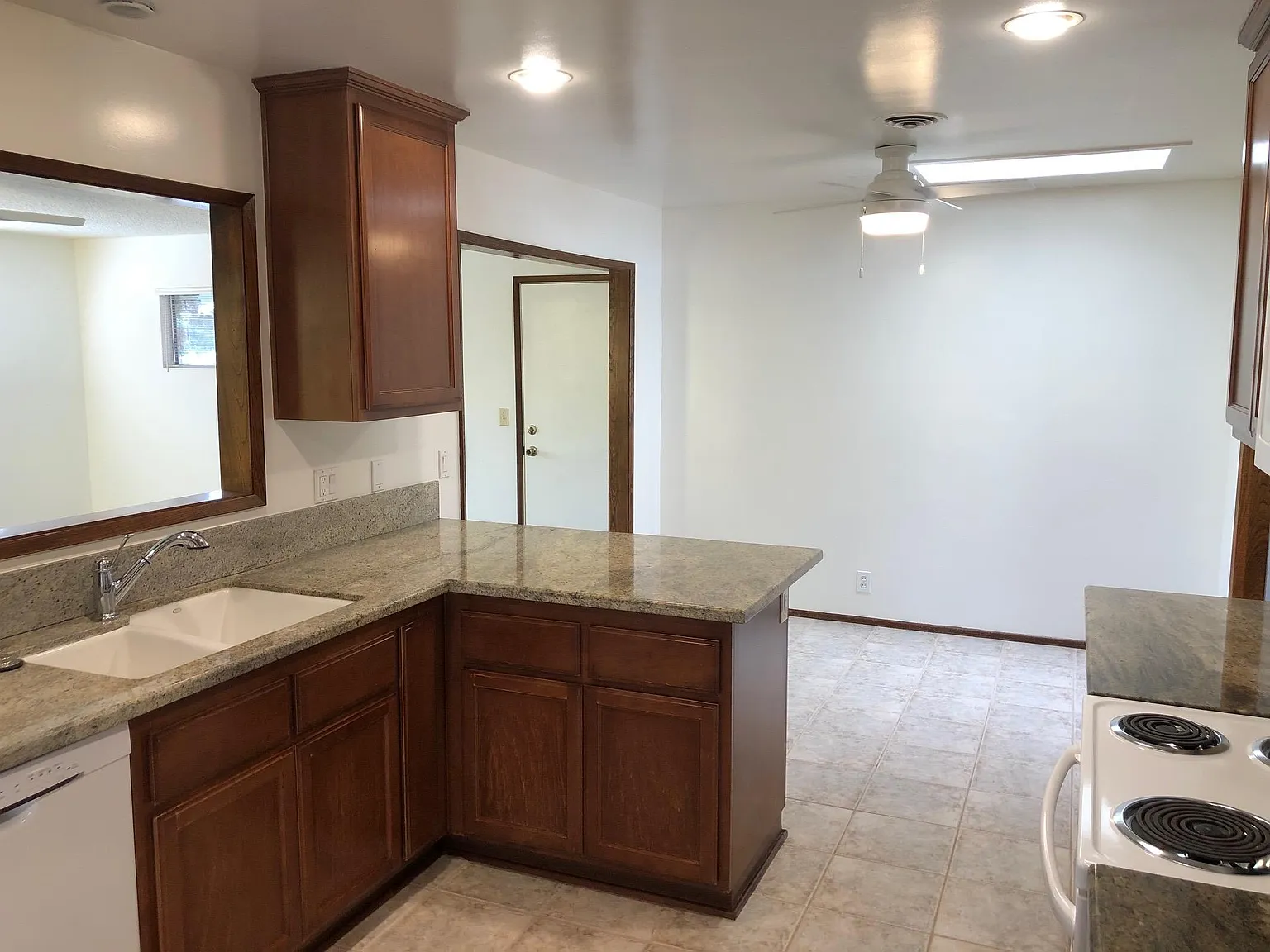 5104 Melbourne Dr — Photo 4