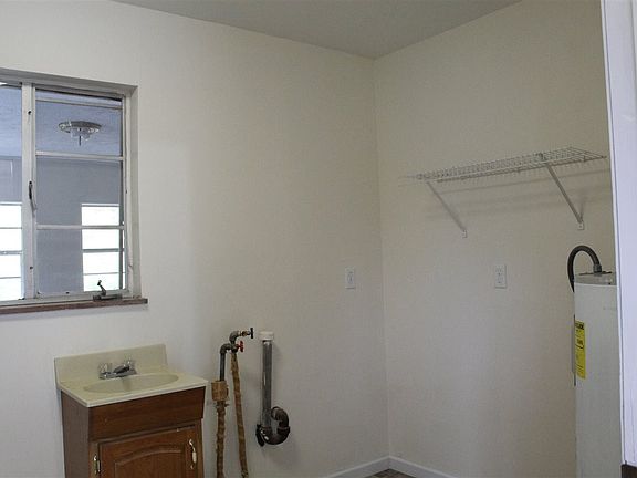 4th image of 1518 N Glenn St
