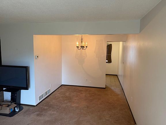 5th image of 409 Dorland Pl