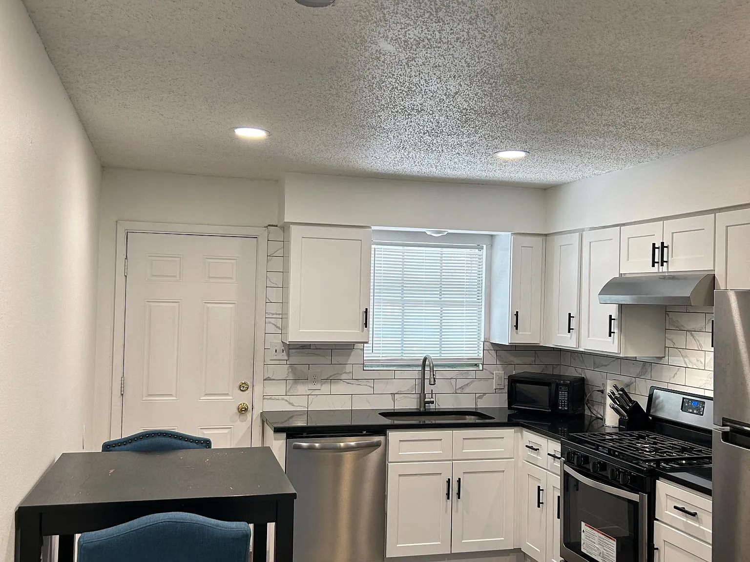 3318 Dolphin Dr — Photo 2
