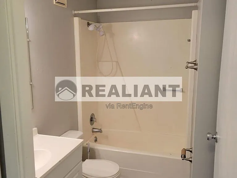 505 Amhurst Dr — Photo 5