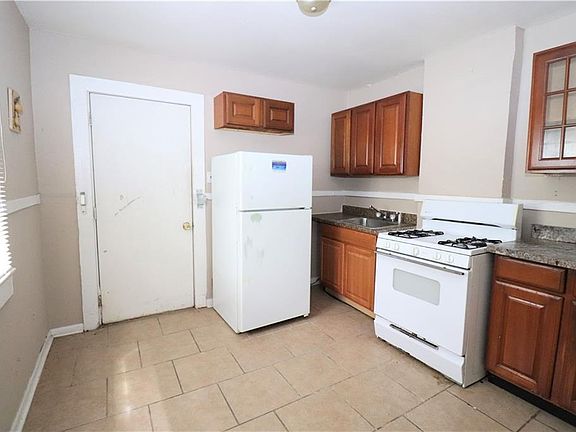 5th image of 7905-07 Oleander St