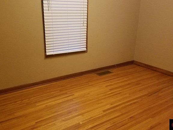 5th image of 304 Lesueur Ave