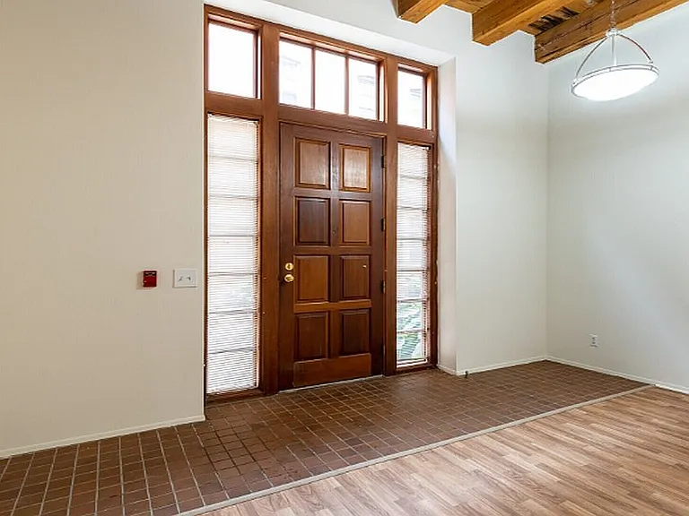 River Place Luxury Apartments — Photo 8