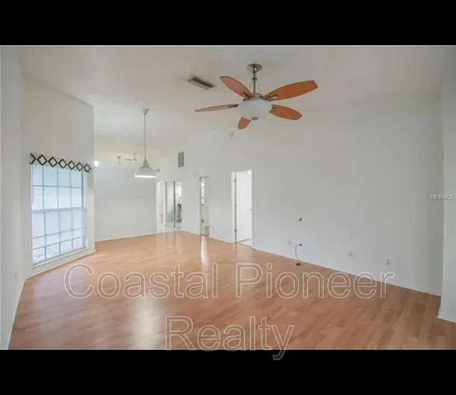 16101 Rambling Vine Dr E — Photo 3