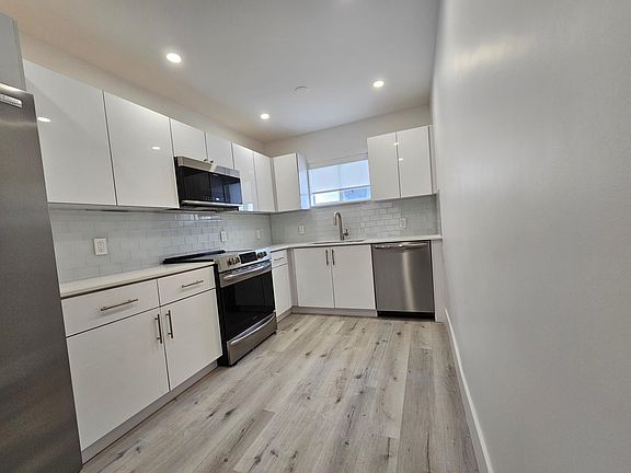 4th image of 11900 N Bayshore Dr APT 2