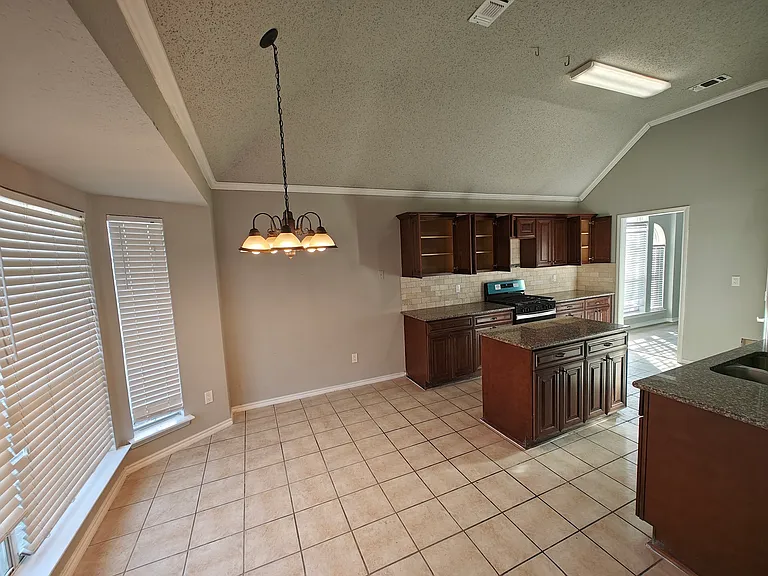 8504 Pebblebrook Dr — Photo 5
