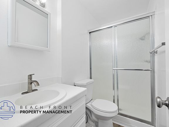 5th image of 735 W 2nd St APT 6
