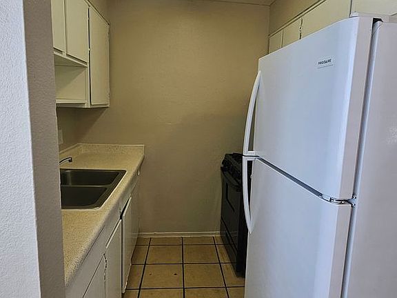 5th image of 3600 Lafayette Dr NE APT A