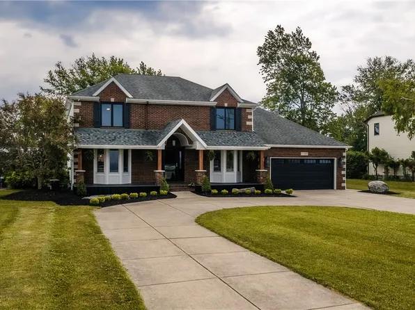 5519 Old Lake Shore Rd, Lake View, NY 14085