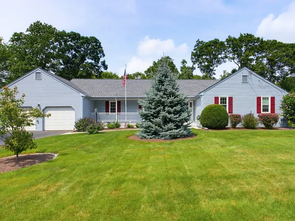 110 Colonial Rd, North Attleboro, MA 02760