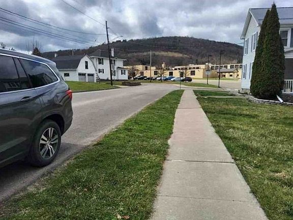 Exterior Neighborhood (street photo)
