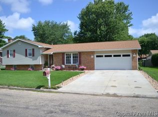 12 Brenda Dr, South Jacksonville, IL 62650