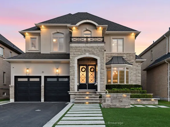 39 Glengowan St, Whitby, ON L1R 0K9