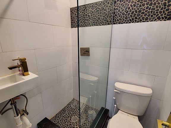5th image of 541 Newark Ave #22E