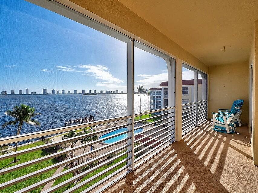 1st image of 105 Paradise Harbour Boulevard #502