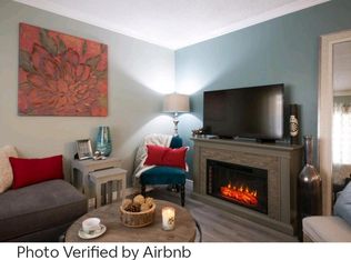 7360 Dinwiddie St #7, Downey, CA 90241