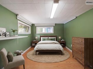 12058 Harris Rd, Pitt Meadows, BC V3Y 2B5