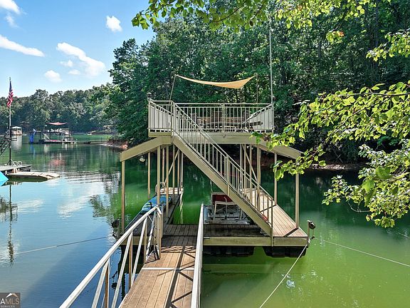 4th image of 504 Sams Rd