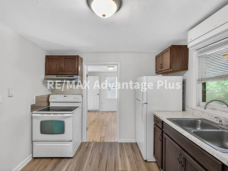 504 Longwood Ave — Photo 6