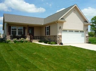 3509 Amber Oaks Dr, Howell, MI 48855