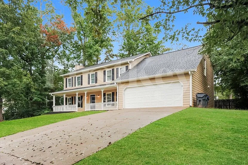 3 bed, 2.5 bath, 2800 sqft, $2,980 — Photo 2