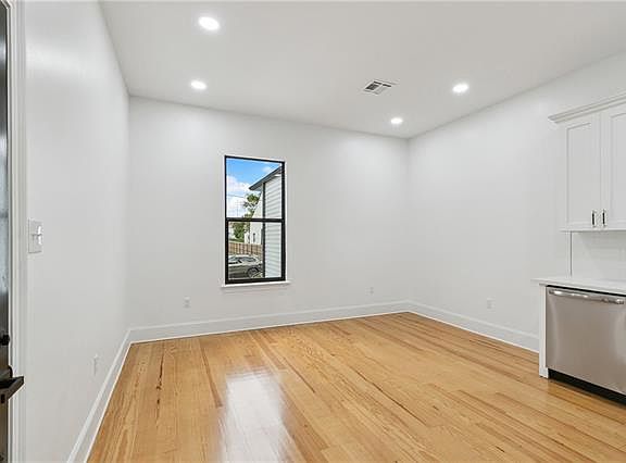 5th image of 1724 Saint Ann St