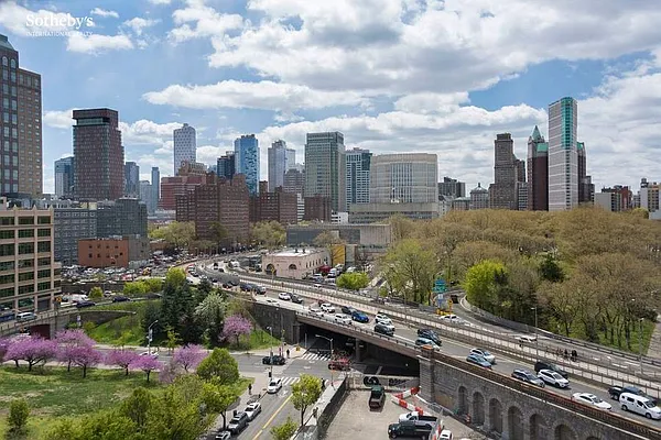 Sold by Sotheby's International Realty | media 29