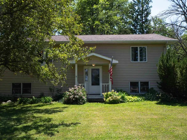 29498 215th St, Reinbeck, IA 50669