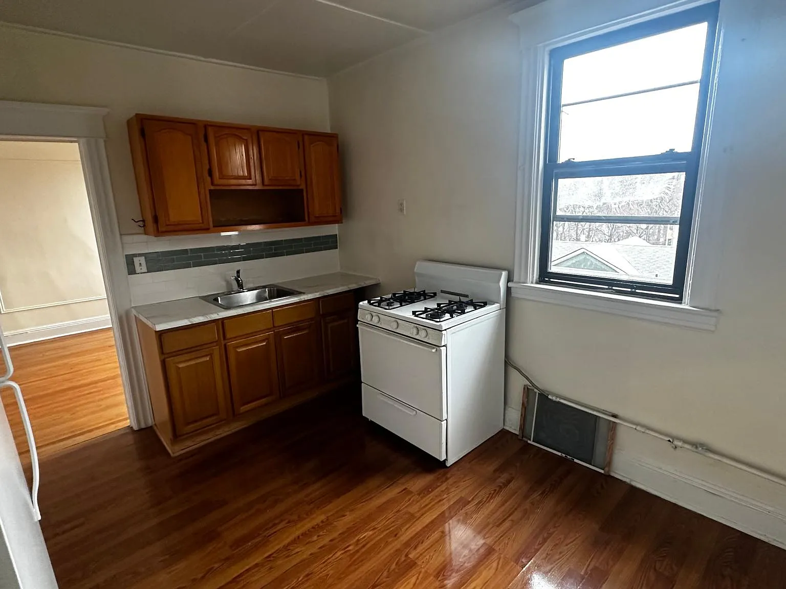 121 Saratoga Ave — Photo 1