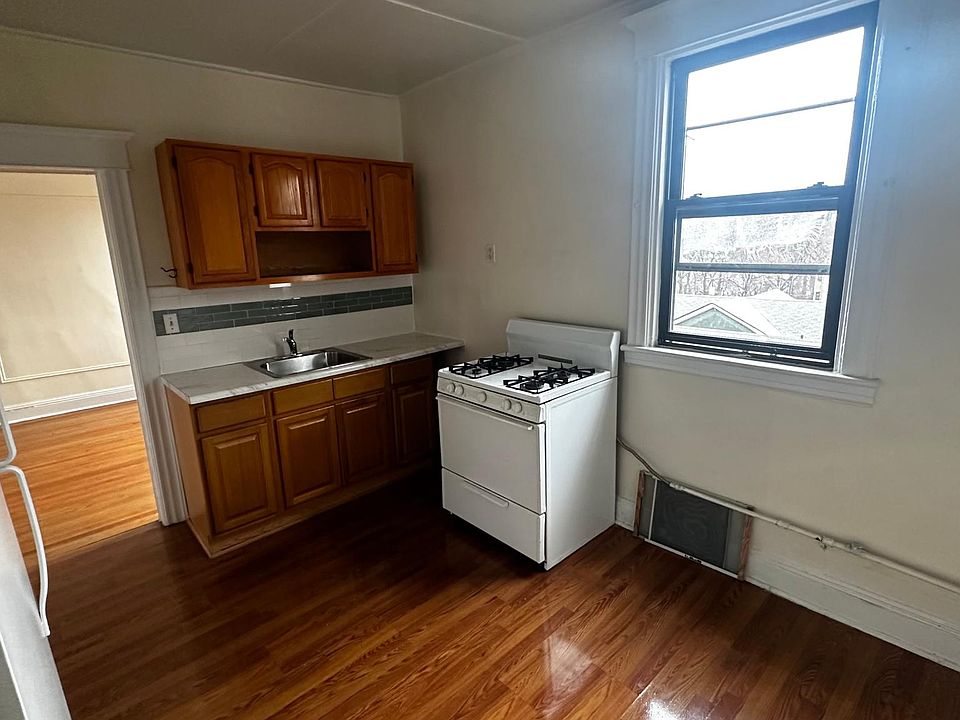 1st image of 121 Saratoga Ave Floor 2