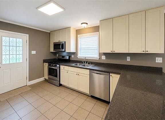 3rd image of 4325 Morris Pl