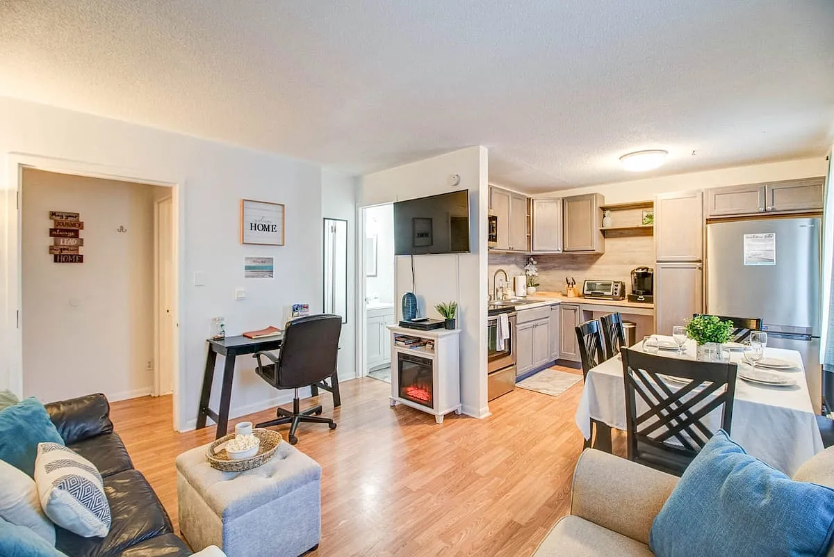 2 bed, 790 sqft, $2,400 — Photo 1