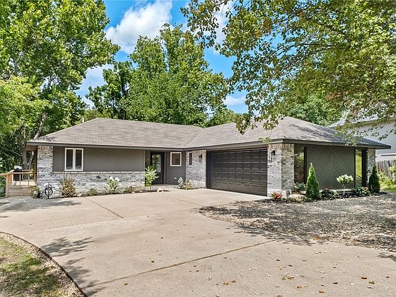 3rd image of 34 Latshaw Dr