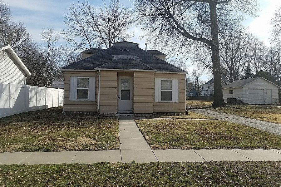 1st image of 726 W 5th St