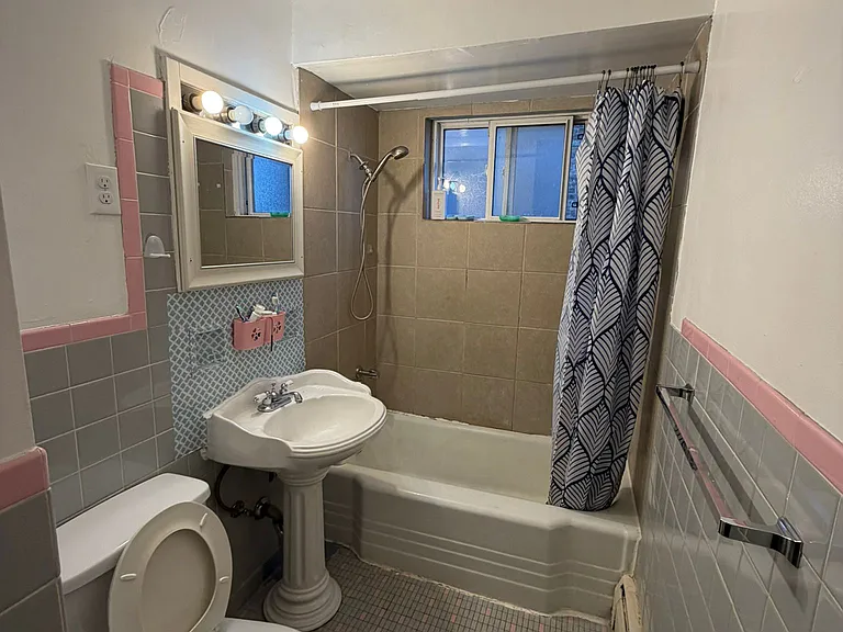 2113 Howard St #2A — Photo 3