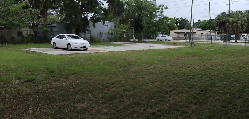 1st image of 7321 Edgewater Dr