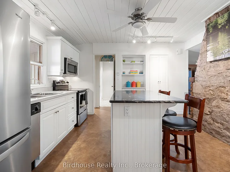 99 Riverside Dr — Photo 24