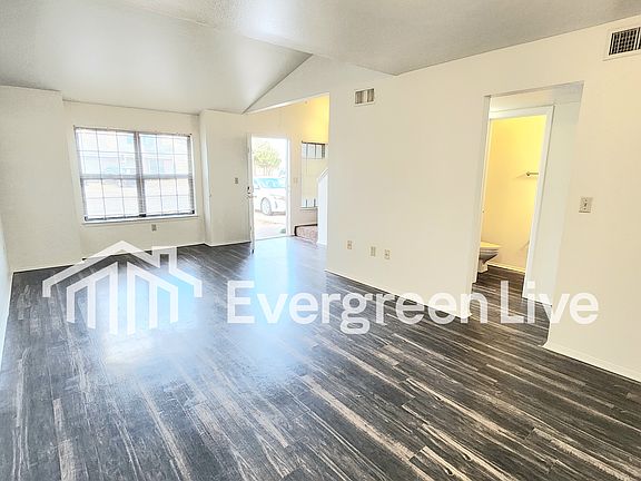 4th image of 216 Crusader Ct