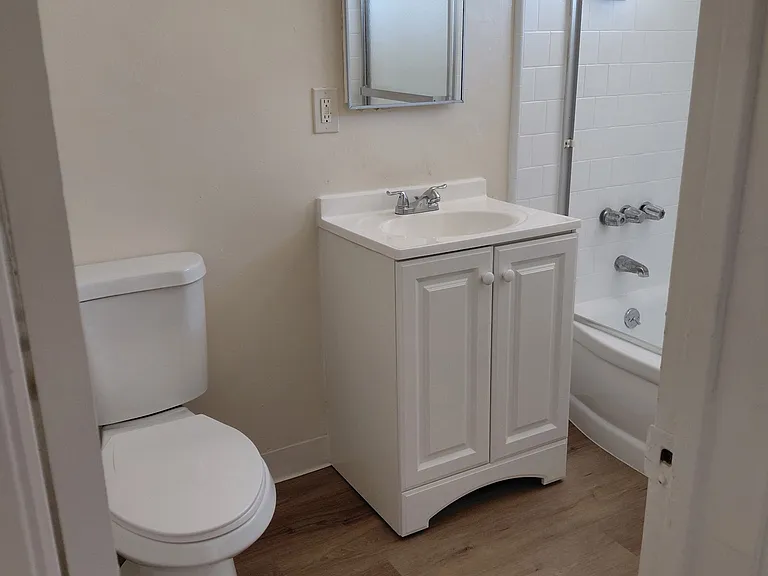 Berkley Square Apartments — Photo 7