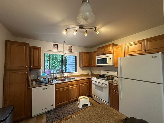 4th image of 947 Manchester Cir #947