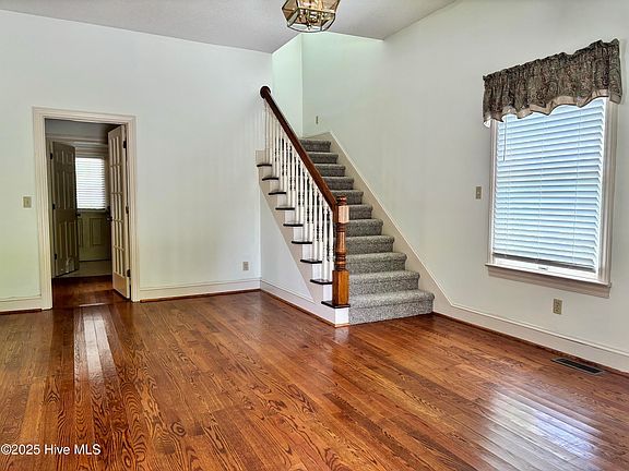 5th image of 3549 N Main St