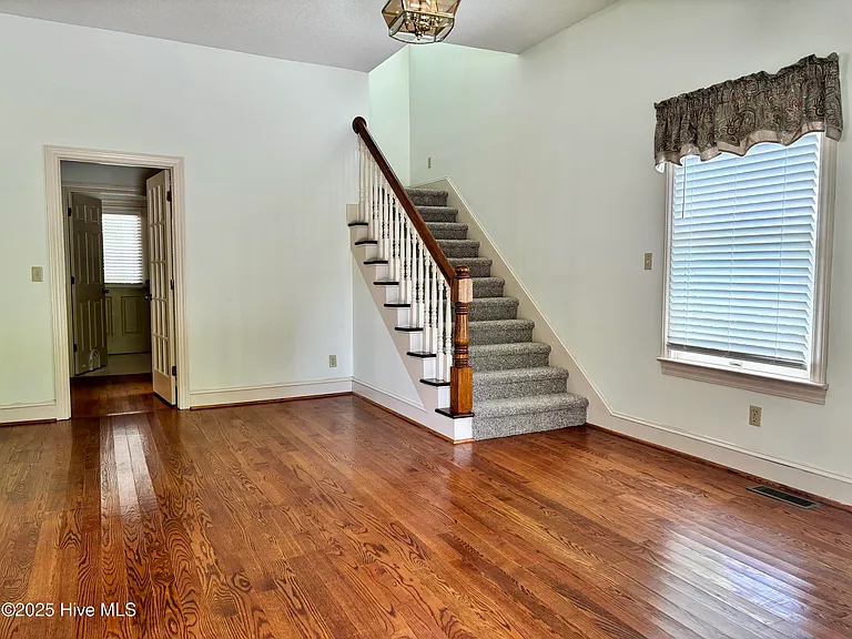 3549 N Main St — Photo 5