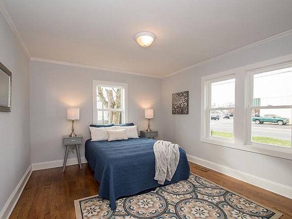 5th image of 104 Oak Lane Dr