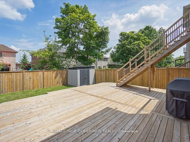 2172 Dawson Cres — Photo 35