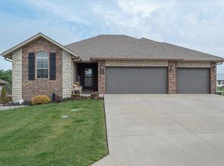1811 E Costa Mesa Ct, Ozark, MO 65721